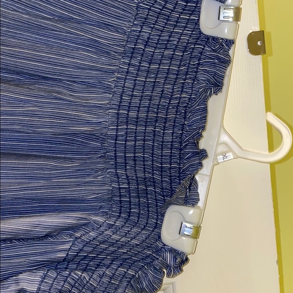 Strapless dress with flared sleeves - Picture 2 of 3